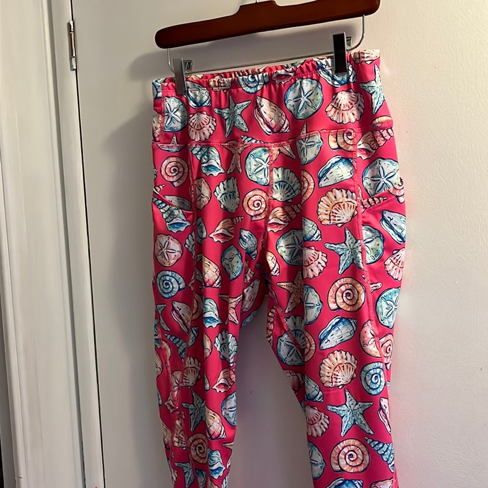 simply Southern Leggins, full length, pockets on both sides, regular fit.